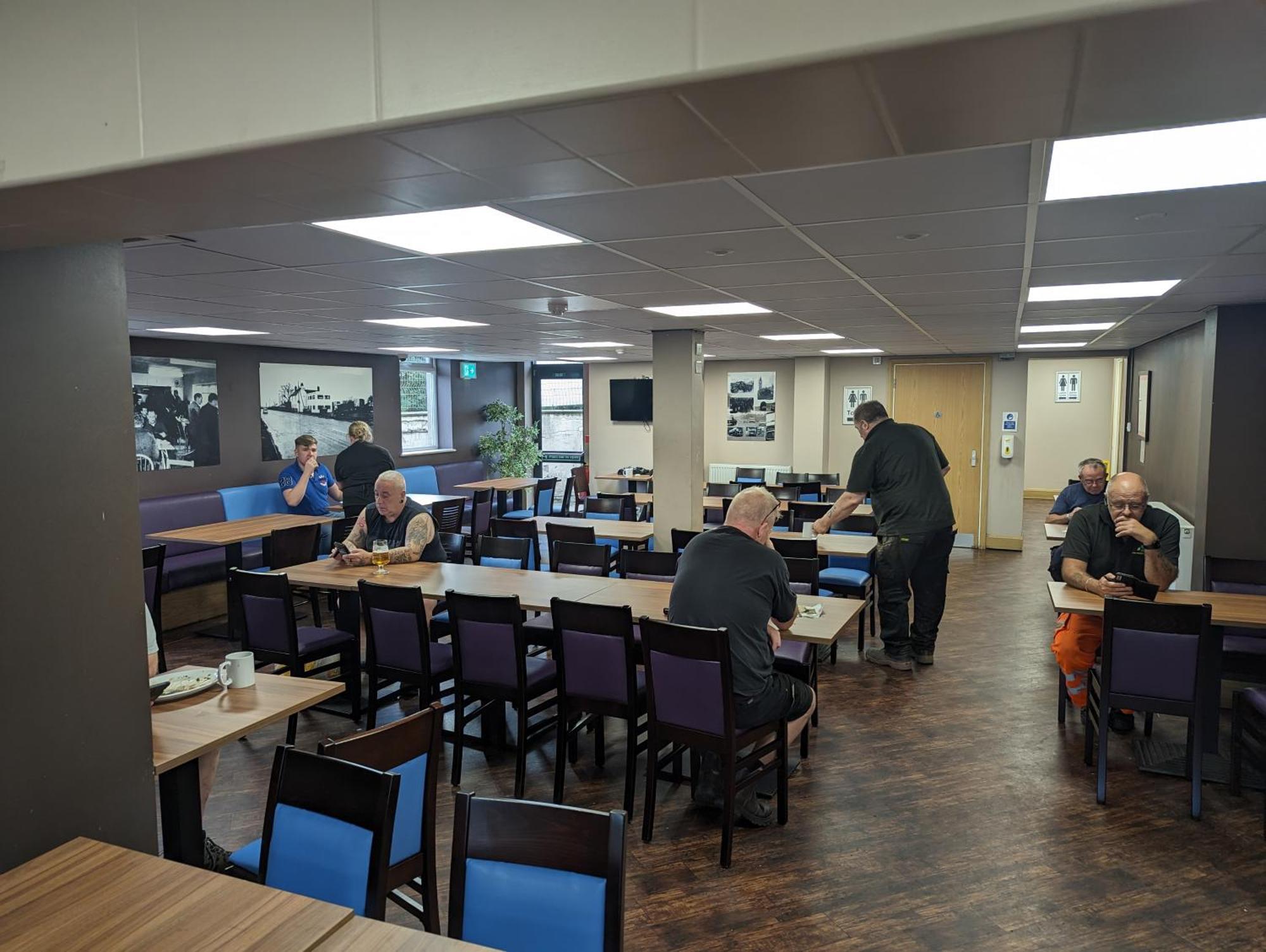 Road King - Hollies Truckstop Café Bed & Breakfast *
